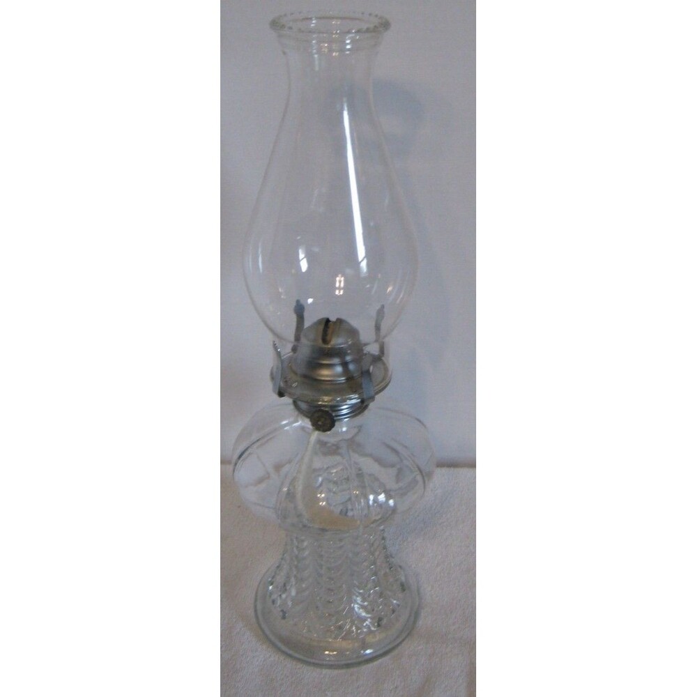 LAMPLIGHTER FARMS CLEAR WITH A MOST BEAUTIFUL DESIGN BASE OIL LAMP/LANTERN